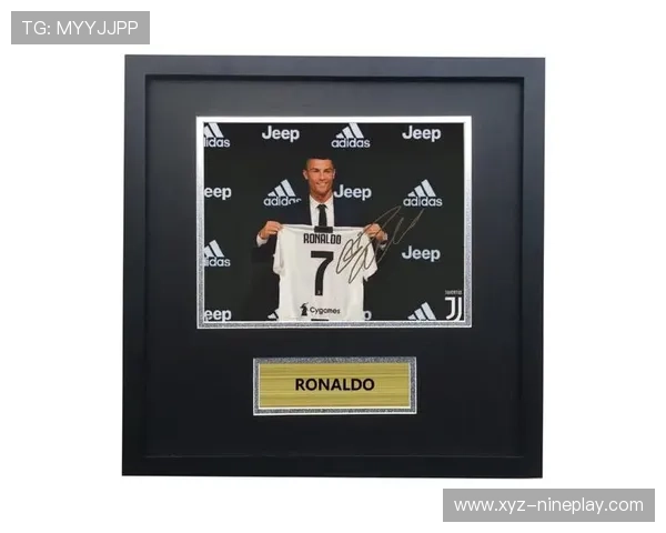 C罗签名足球卡与帕尼尼品牌合作限量版收藏价值揭秘