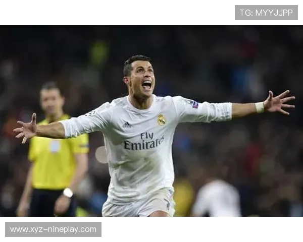 足球场上的旋转舞者 聚焦球星瞬间的优雅与力量