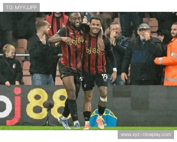 足球球星纷纷迎来儿子,揭秘这些球员的父爱瞬间与家庭幸福 足球球星纷纷迎来儿子,揭秘这些球员的父爱瞬间与家庭幸福