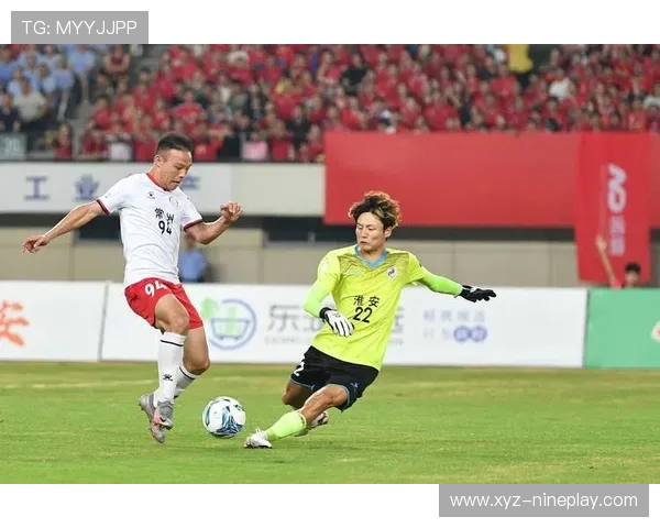 跑去足球场追球星是否违法?探讨法律与球迷行为的界限 跑去足球场追球星是否违法?探讨法律与球迷行为的界限